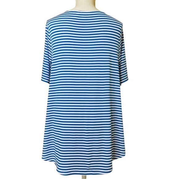 CHICO'S Isla Capri Peek-A-Boo Cutout Top - Size Medium - Picture 3 of 10